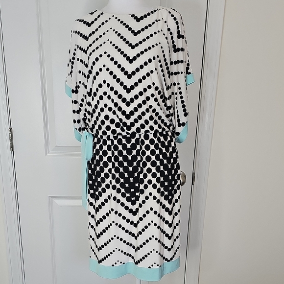 Sandra Darren Other - Sandra Darren Chevron Dot Dress in Black, White,‎ and Light Blue Size 8